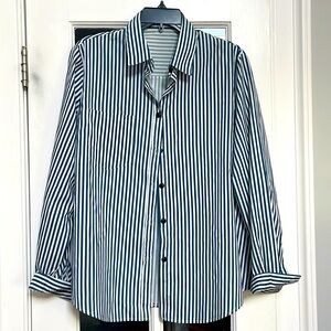 Classic navy and white button down shorts. Nautical and perfect for summer!